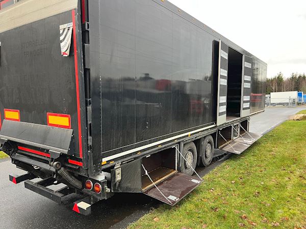 Schmitz 13,6 mtr kasse - lodretstående lift, Box Trailer