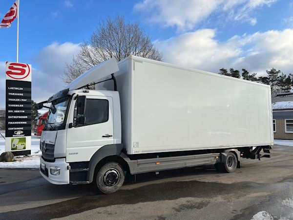 Mercedes-Benz Atego 1223 LnR, Fast kasse