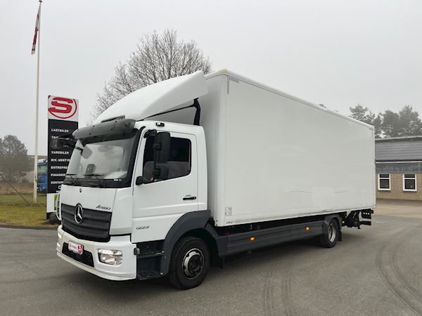 Mercedes-Benz Atego 1223 LnR, Fast kasse