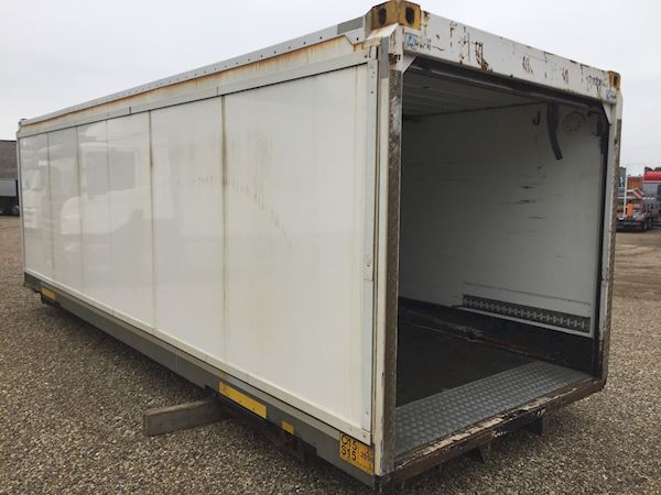 Diverse 7450 mm med rulleport, Fast kasse