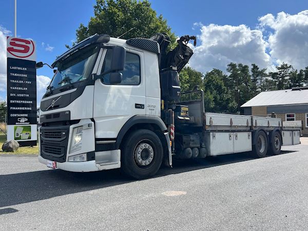 Volvo FM370 med 7700mm lad og frontmont., Autokran